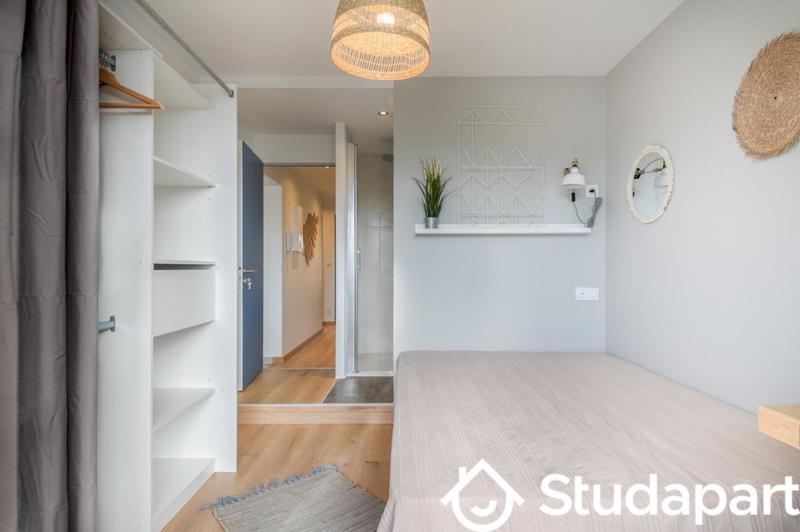 Chambre - 11 m² - 1 pièce