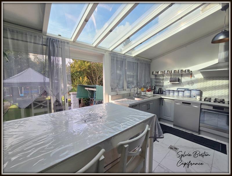 Maison - 99 m² - 6 pièces