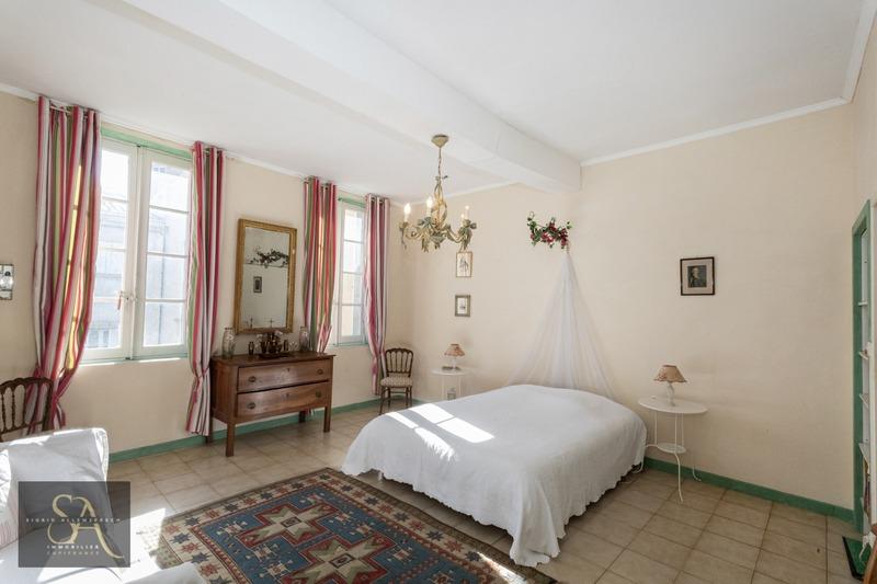 Maison - 460 m² - 13 pièces