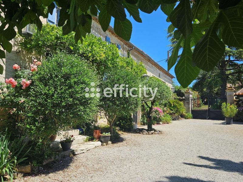 Maison - 245 m² - 9 pièces