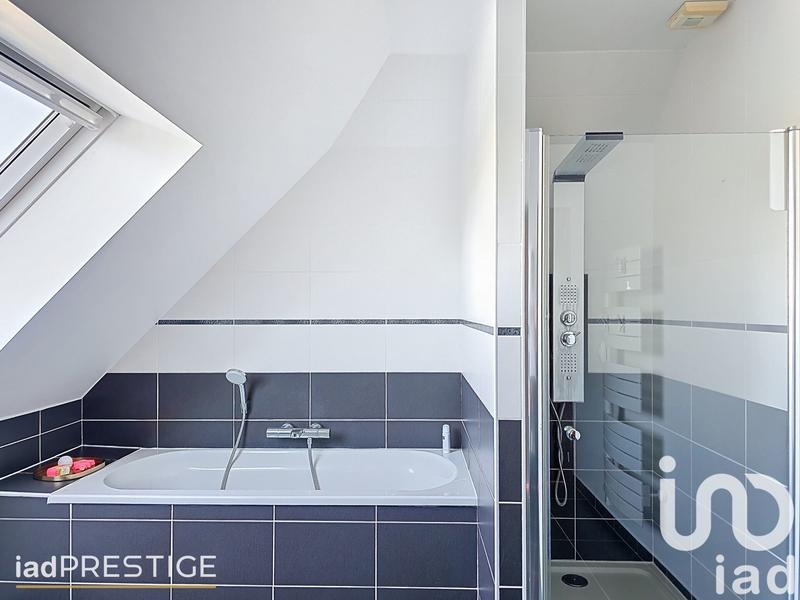 Maison - 240 m² - 7 pièces