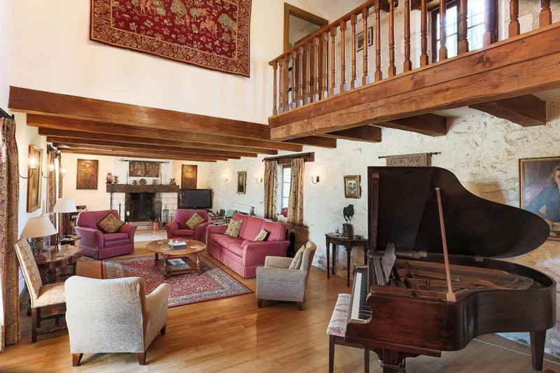 Maison en pierre - 409 m² - 10 pièces