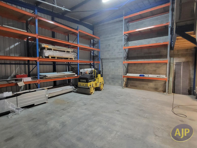 Local d'activité / Entrepôt - 200 m²