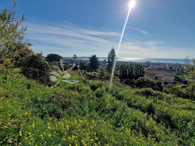 Terrain constructible - 1 393 m²