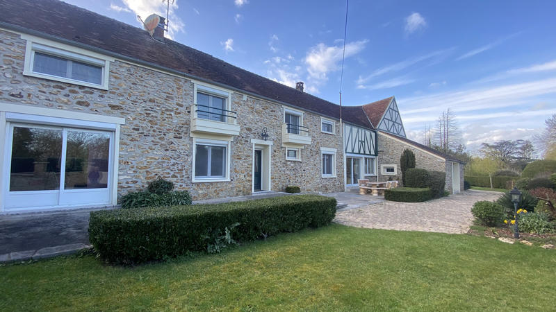 Maison de domaine équestre - 547 m² - 12 pièces