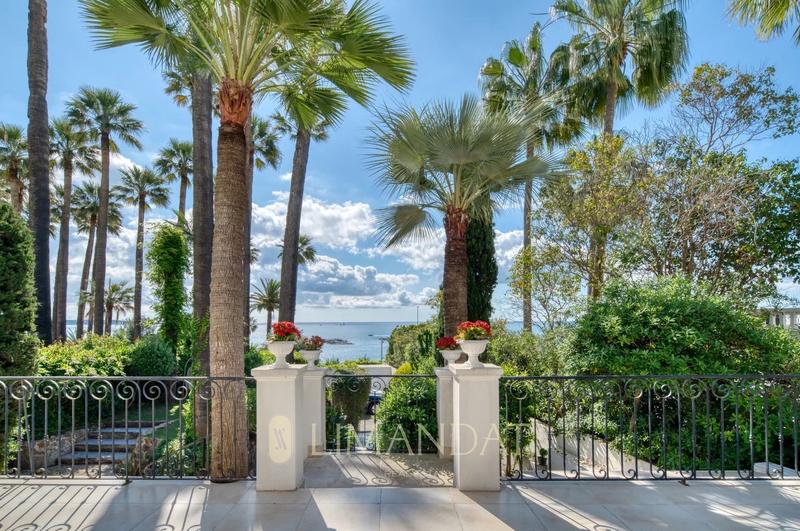 Villa - 221 m² - 7 pièces