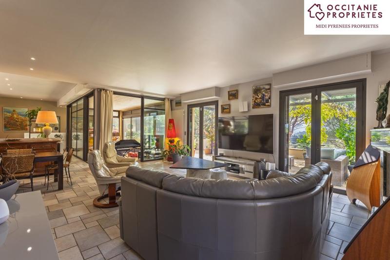 Propriété - 320 m² - 7 pièces