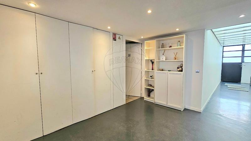 Entrepôt - 400 m² - 10 pièces