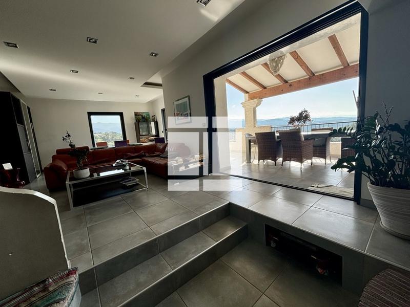 Villa - 166 m² - 6 pièces