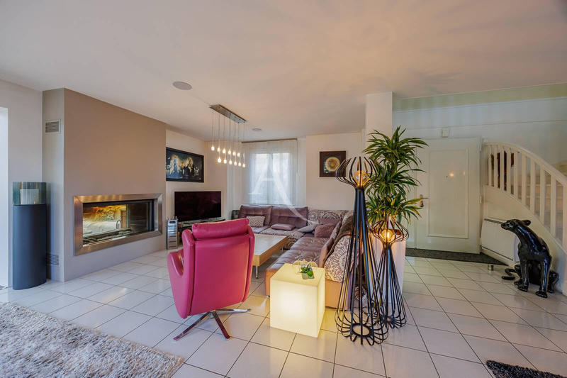 Maison - 186 m² - 6 pièces