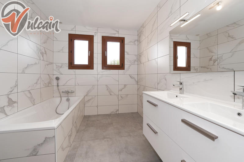 Maison - 227 m² - 8 pièces