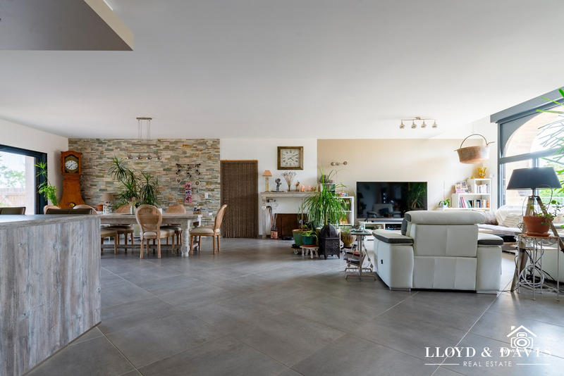 Maison - 180 m² - 5 pièces