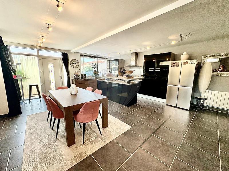 Maison - 180 m² - 5 pièces