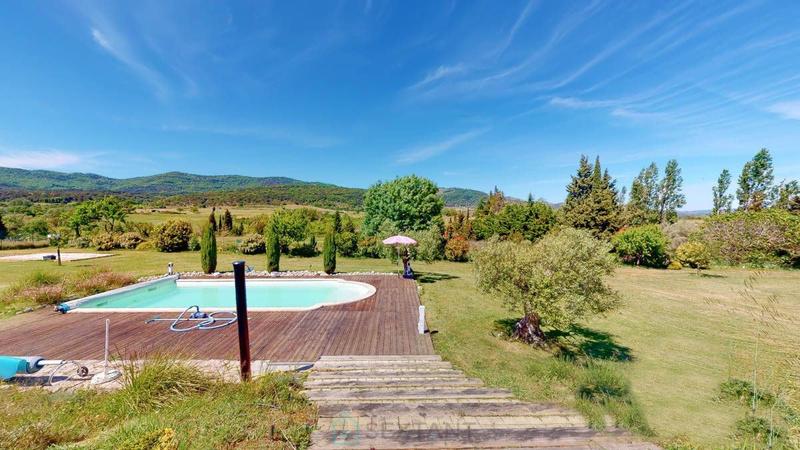 Maison - 313 m² - 11 pièces