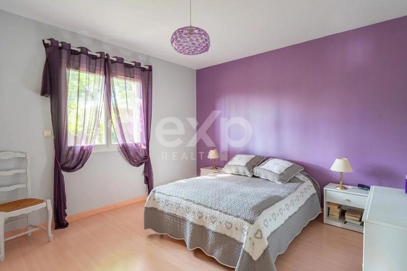 Maison - 295 m² - 12 pièces