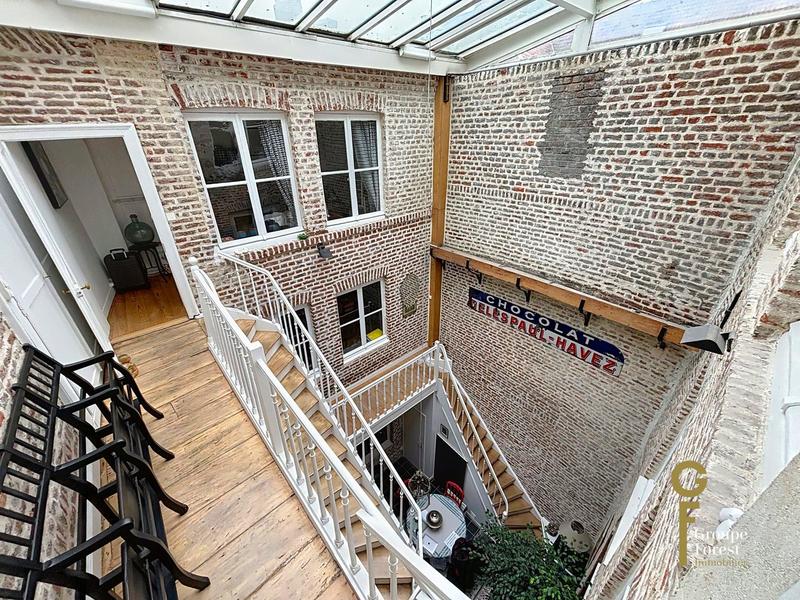 Maison - 230 m² - 8 pièces