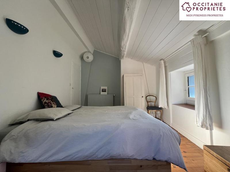 Propriété - 228 m² - 14 pièces