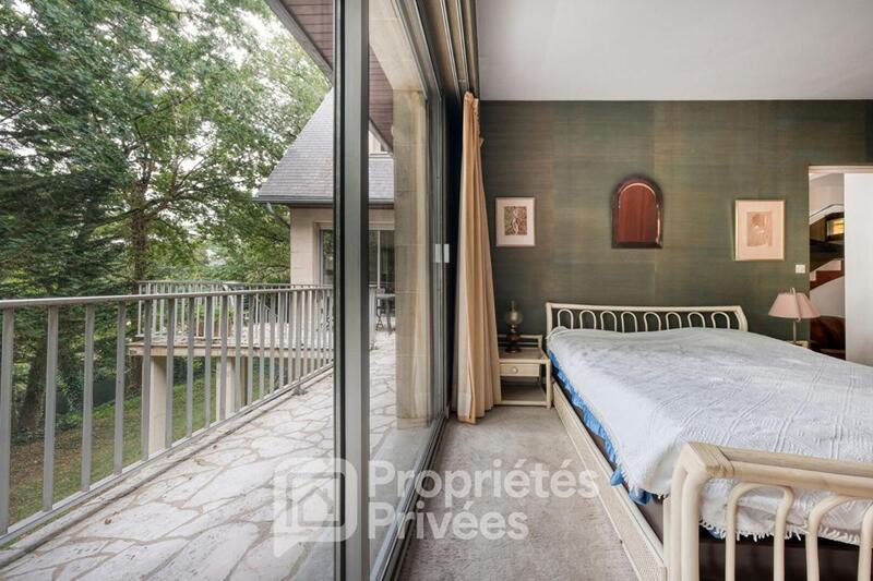 Maison - 228 m² - 8 pièces