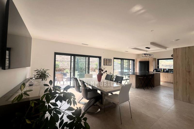 Propriété - 213 m² - 4 pièces