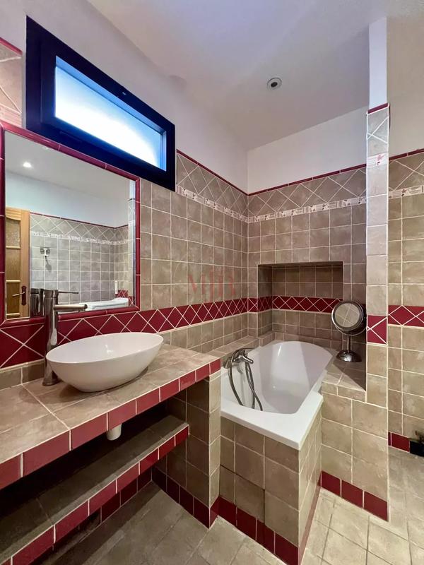 Maison de village - 245 m² - 8 pièces