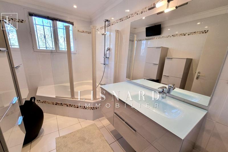 Maison - 180 m² - 5 pièces