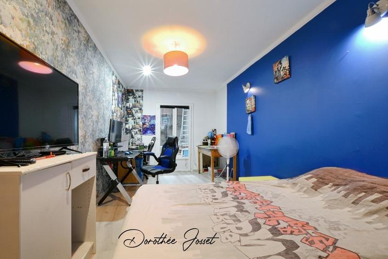 Maison - 335 m² - 9 pièces