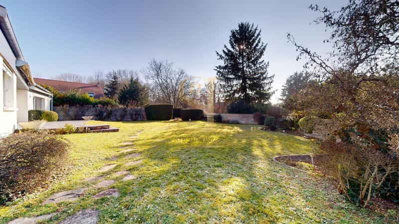 Maison - 180 m² - 8 pièces