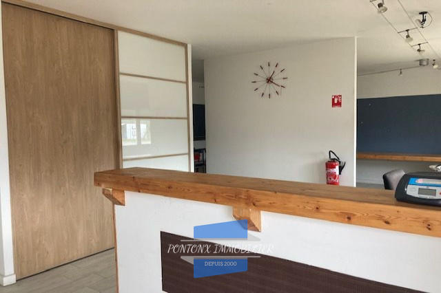 Local commercial - 596 m²