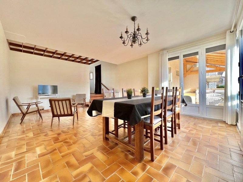 Maison - 110 m² - 8 pièces