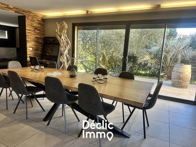 Maison - 166 m² - 6 pièces