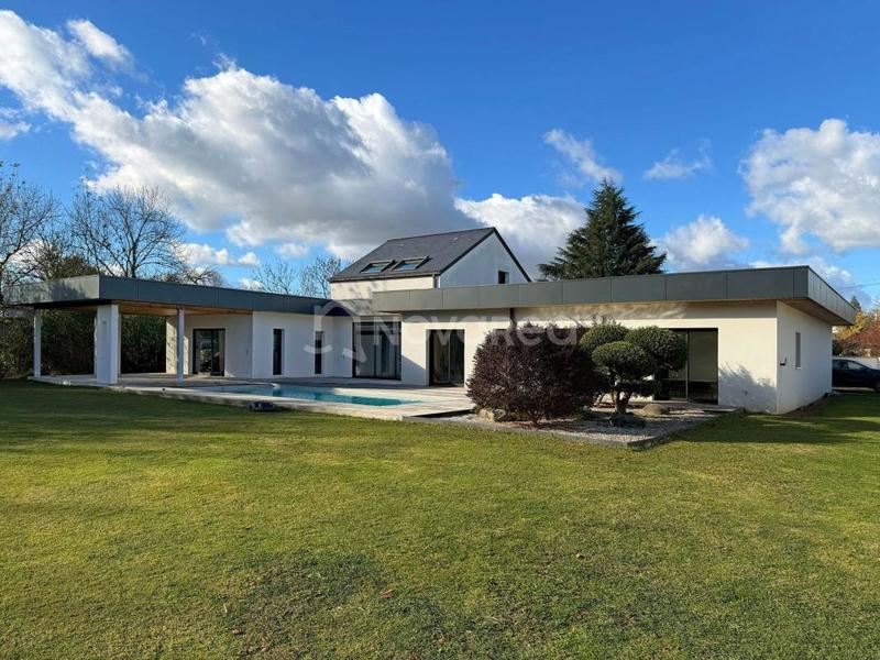 Maison - 265 m² - 8 pièces