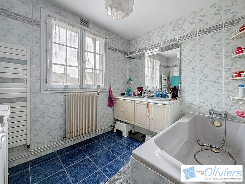 Maison traditionnelle - 155 m² - 6 pièces