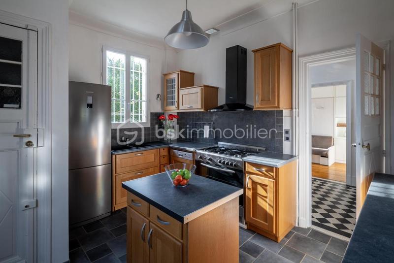 Maison - 170 m² - 9 pièces