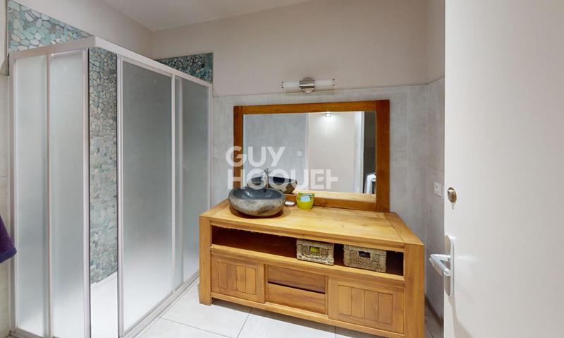 Maison - 222 m² - 8 pièces