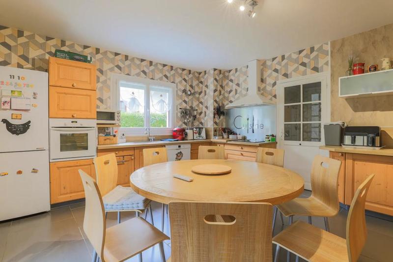 Maison - 238 m² - 7 pièces