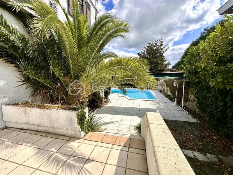 Demeure - 298 m² - 12 pièces