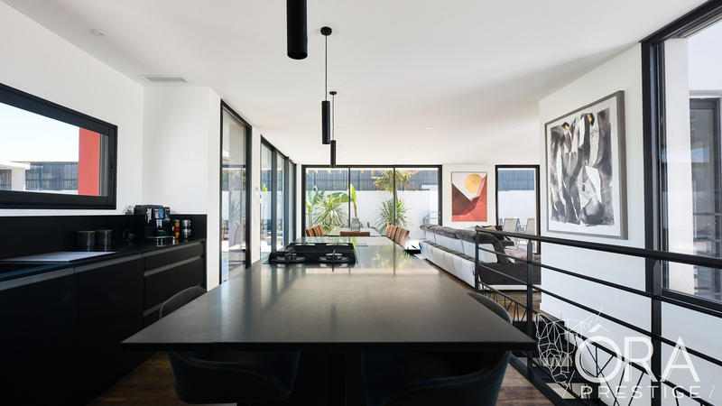 Maison contemporaine - 217 m² - 7 pièces