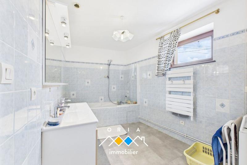 Maison - 235 m² - 10 pièces