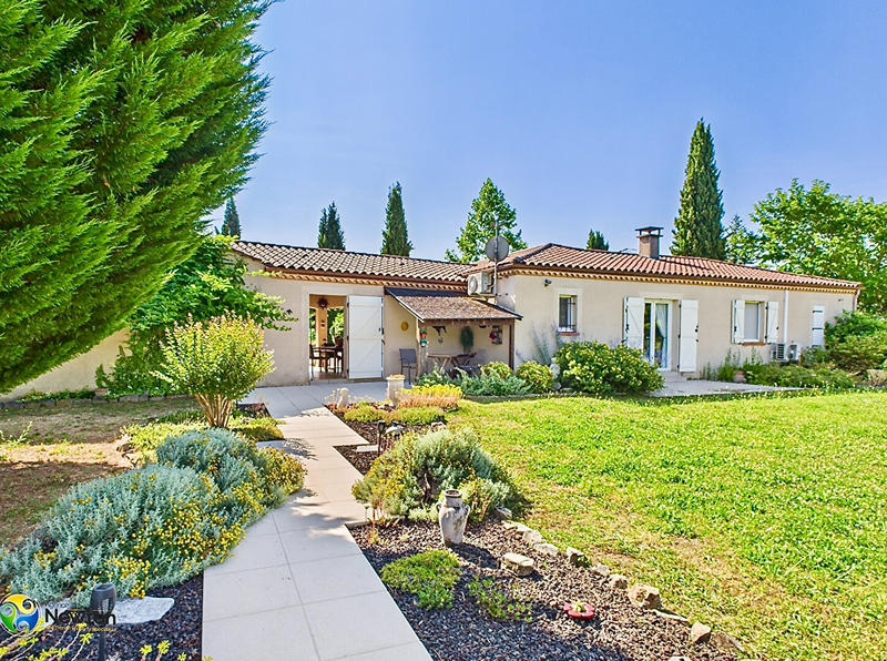 Maison - 260 m² - 9 pièces