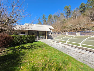 Propriété - 178 m² - 6 pièces