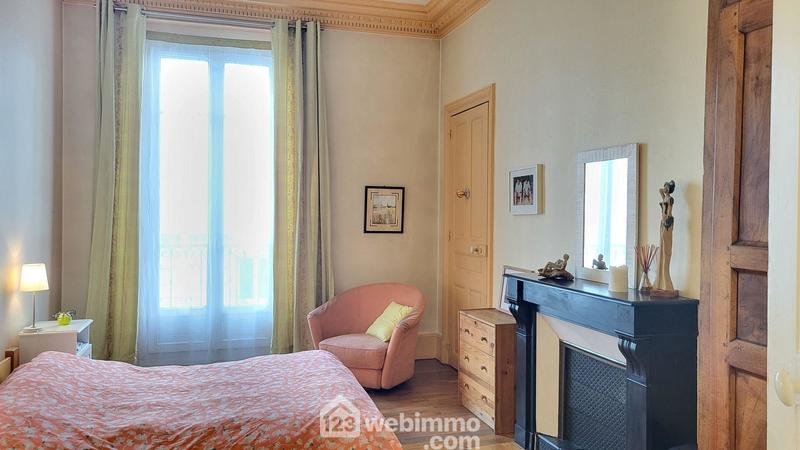 Appartement - 200 m² - 7 pièces