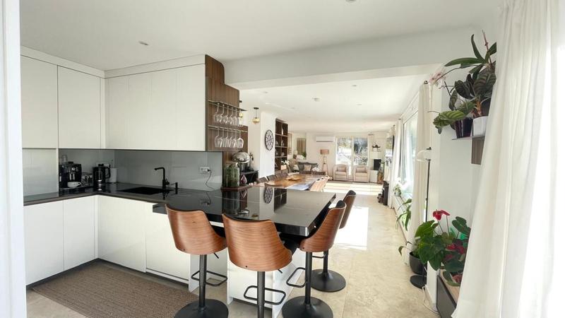 Maison - 224 m² - 8 pièces