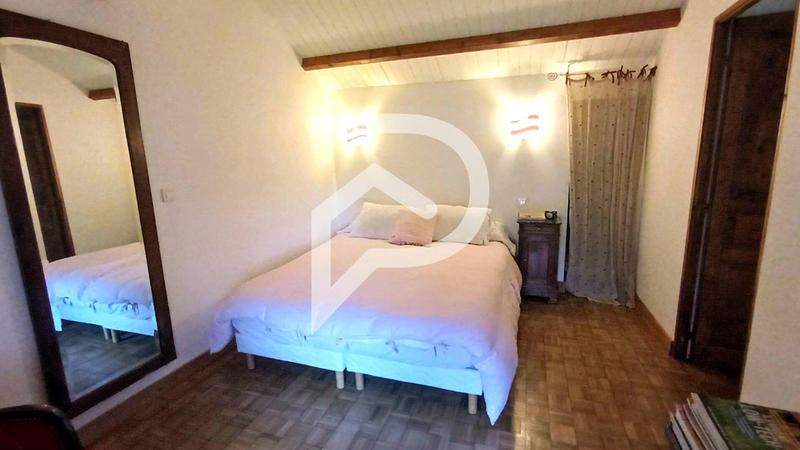 Maison - 180 m² - 8 pièces