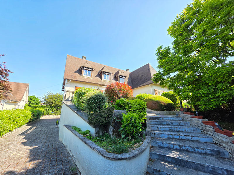 Maison - 207 m² - 6 pièces