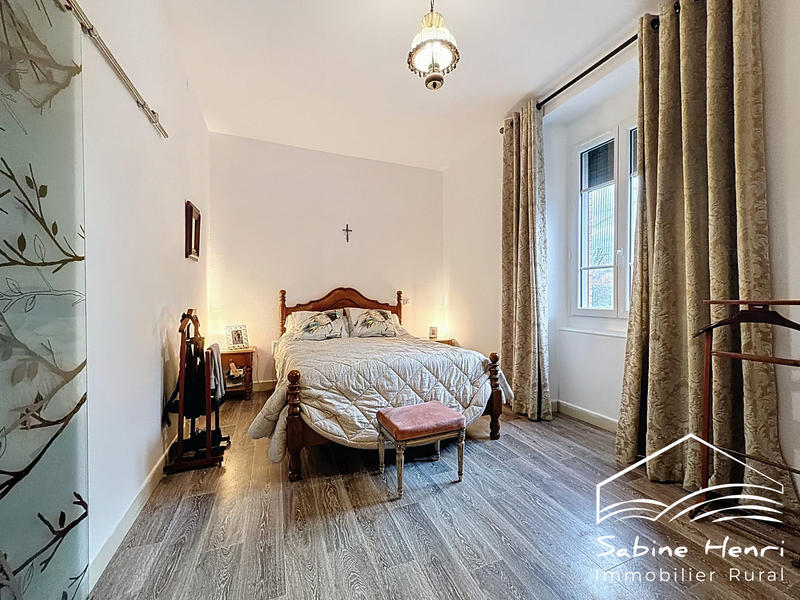 Maison - 223 m² - 8 pièces