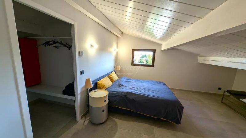 Maison - 260 m² - 7 pièces