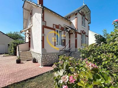 Maison - 104 m² - 6 pièces