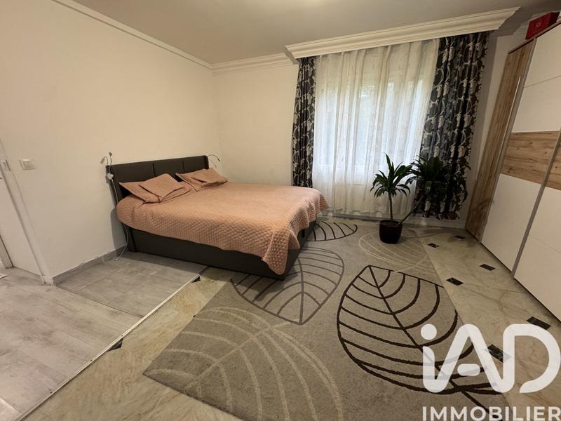 Maison - 210 m² - 9 pièces