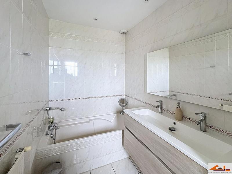 Villa - 184 m² - 7 pièces