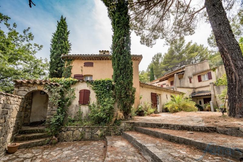 Villa - 12 251 m² - 7 pièces